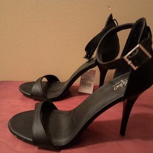 Black heeled sandal